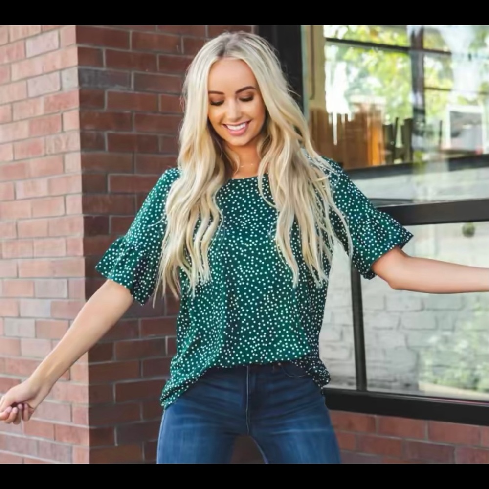 Ruffle sleeve dot top